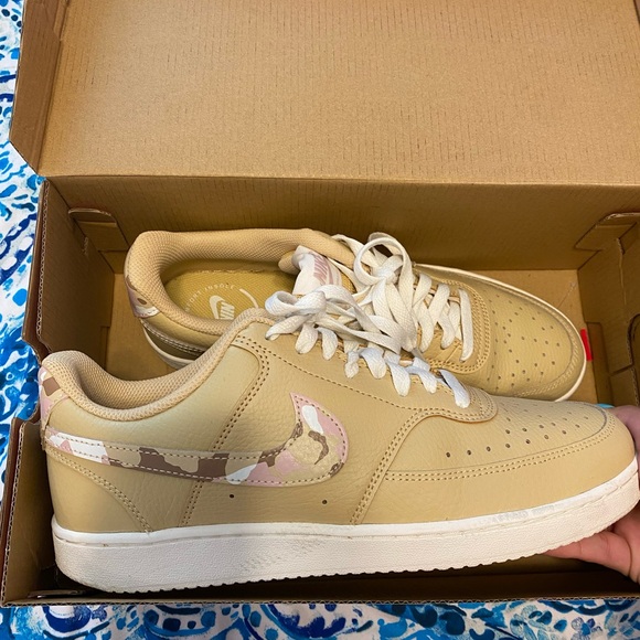Tan Nikes - Picture 1 of 4
